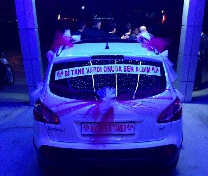 İlginç gelin arabası yazıları 