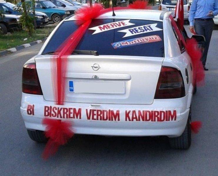 İlginç gelin arabası yazıları 