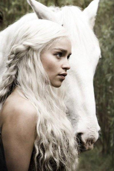 Khaleesi'yi canlandıran dublör Emilia Clarke'den daha güzel