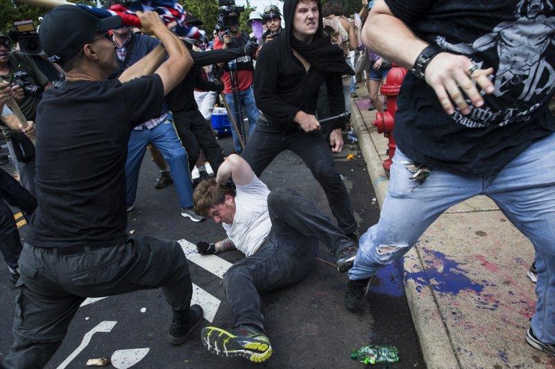 ABD'de ırkçı gösteri sonrası OHAL ilan edildi