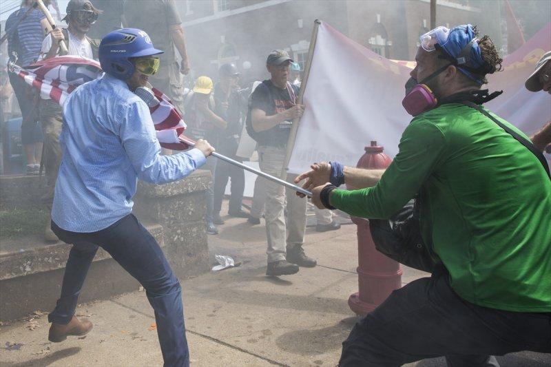 ABD'de ırkçı gösteri sonrası OHAL ilan edildi