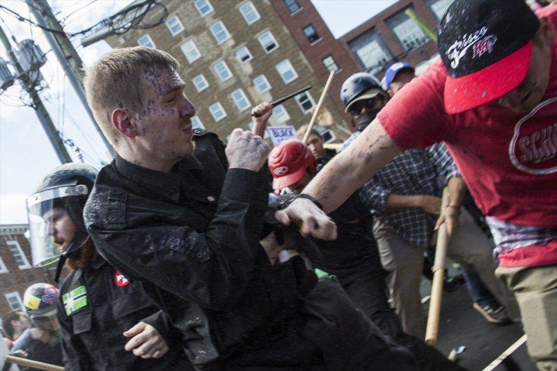 ABD'de ırkçı gösteri sonrası OHAL ilan edildi