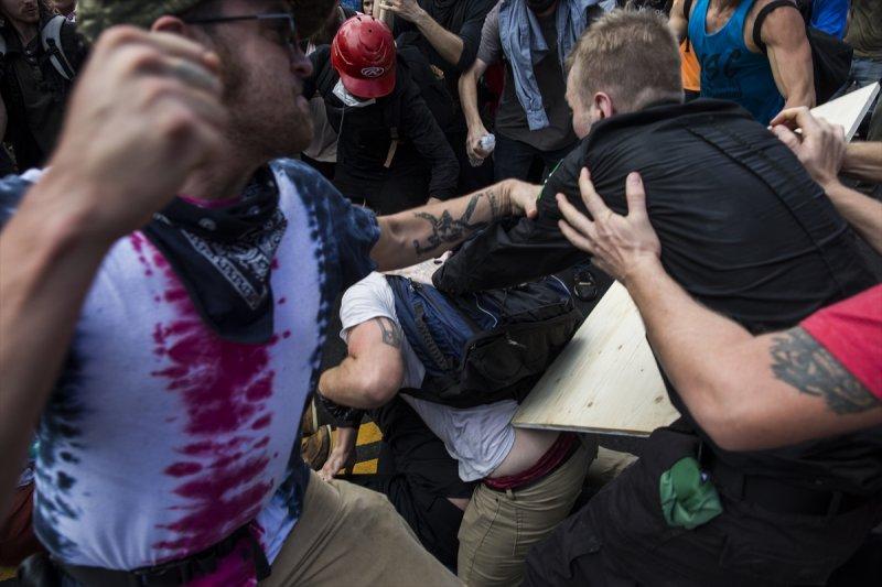 ABD'de ırkçı gösteri sonrası OHAL ilan edildi