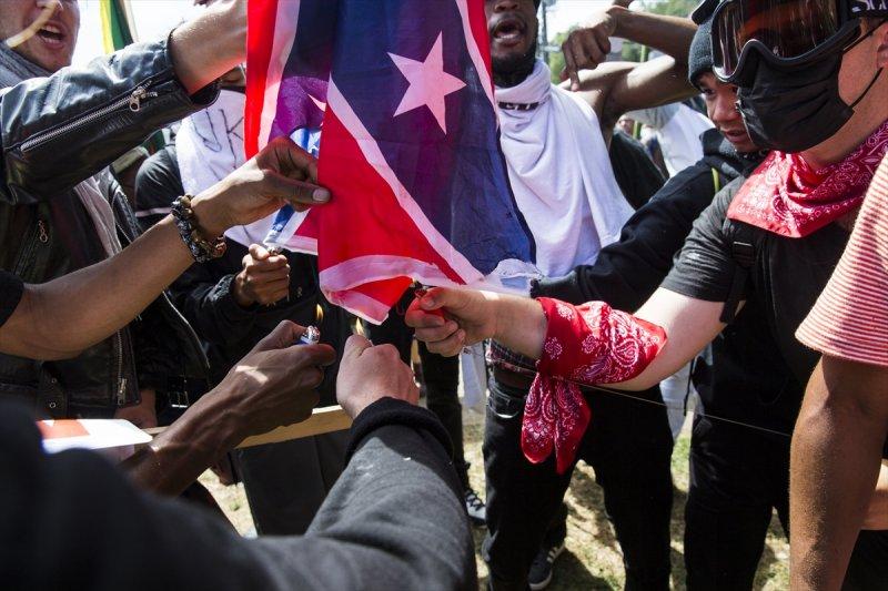 ABD'de ırkçı gösteri sonrası OHAL ilan edildi