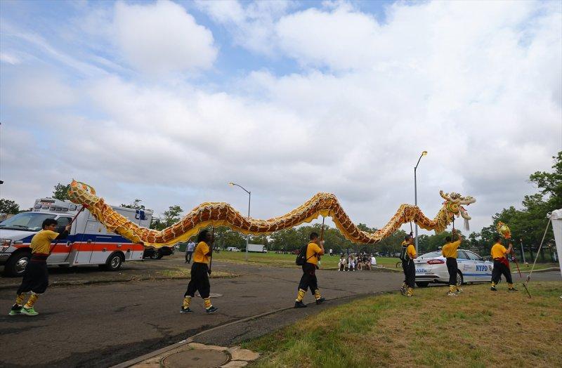 New York'ta ejderhalı tekne festivali coşkusu