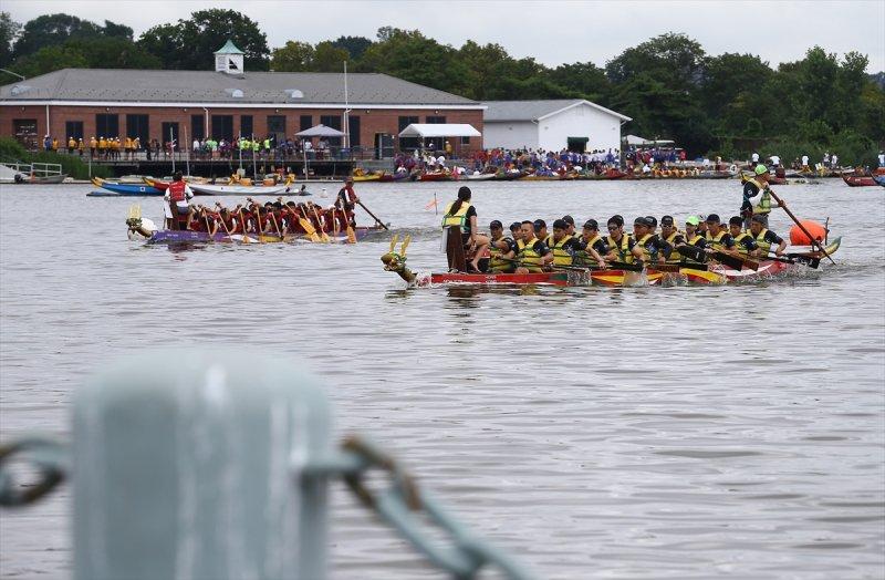New York'ta ejderhalı tekne festivali coşkusu