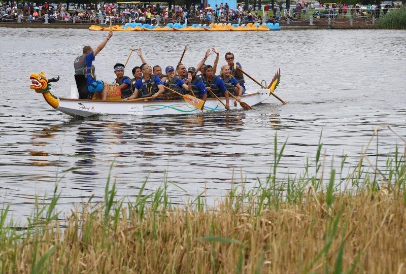 New York'ta ejderhalı tekne festivali coşkusu