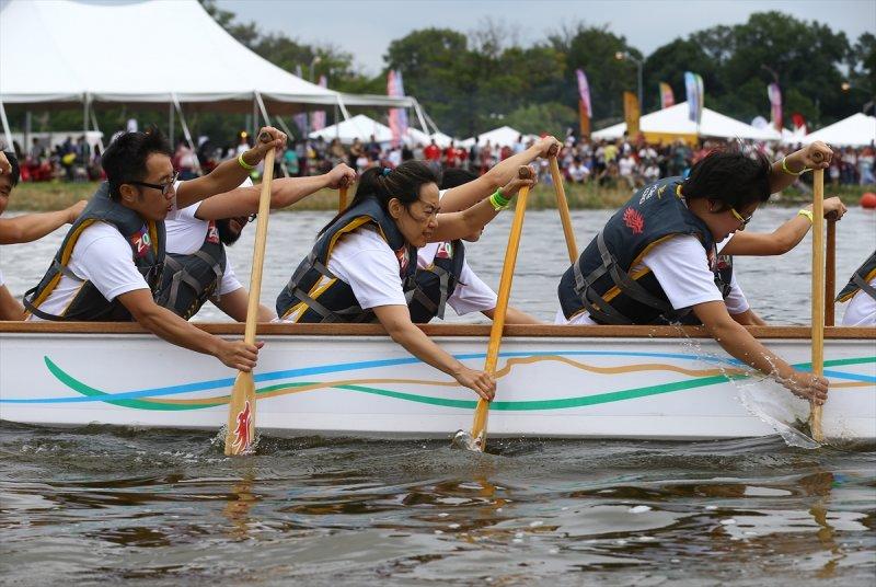 New York'ta ejderhalı tekne festivali coşkusu
