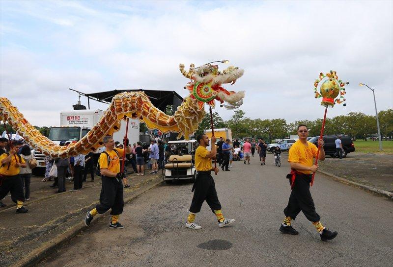 New York'ta ejderhalı tekne festivali coşkusu