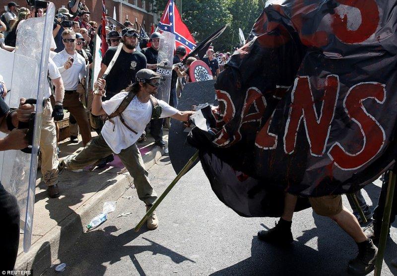 Irkçılar ABD'yi karıştırdı