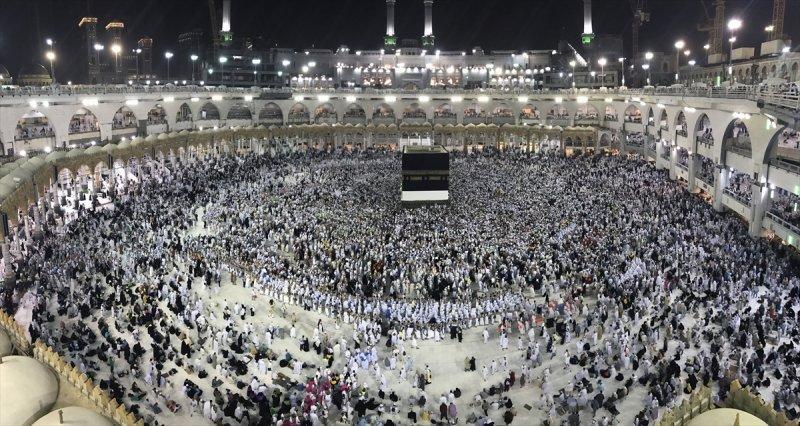 Kabe'de hacı adaylarının dualarına gözyaşları eşlik ediyor