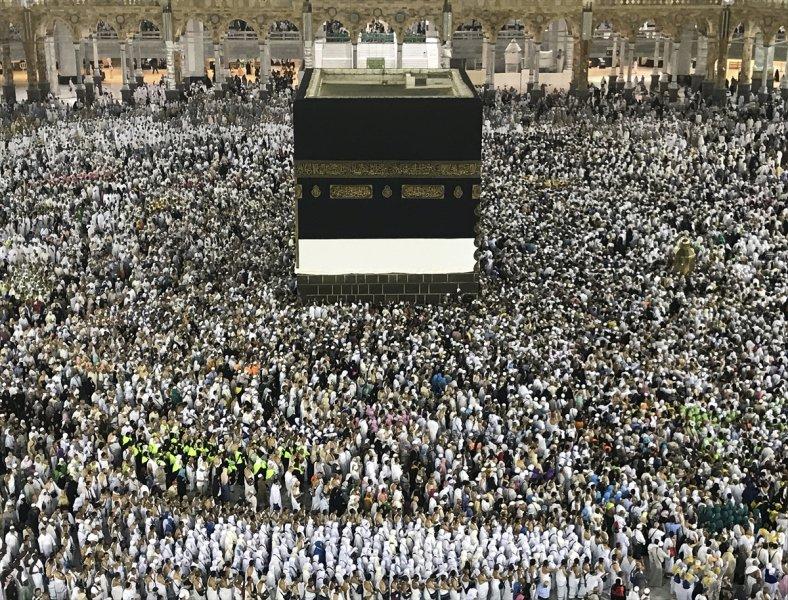 Kabe'de hacı adaylarının dualarına gözyaşları eşlik ediyor