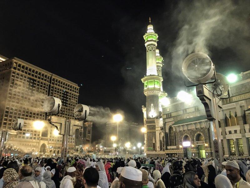 Kabe'de hacı adaylarının dualarına gözyaşları eşlik ediyor