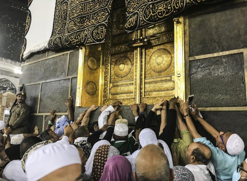 Kabe'de hacı adaylarının dualarına gözyaşları eşlik ediyor