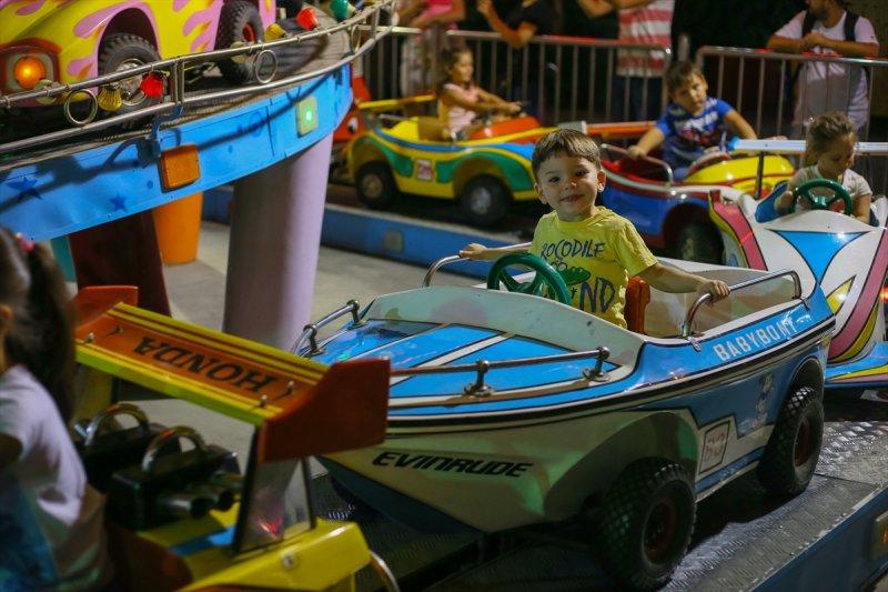 Bir İzmir Fuar klasiği: Lunapark