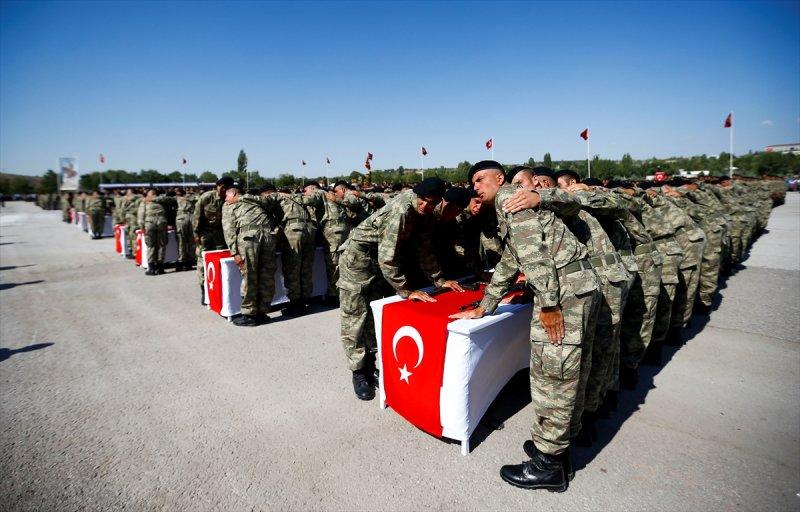 Askeri birliklerde yemin töreni heyecanı