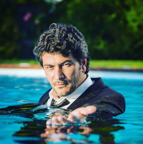 Ünlü sunucu ve oyuncu Vatan Şaşmaz