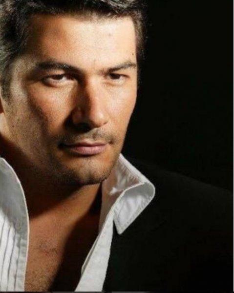 Ünlülerden Vatan Şaşmaz paylaşımı 