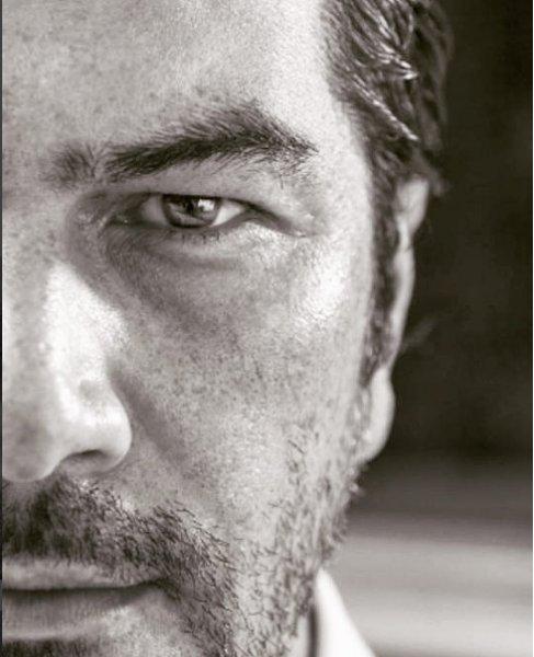 Ünlü sunucu ve oyuncu Vatan Şaşmaz