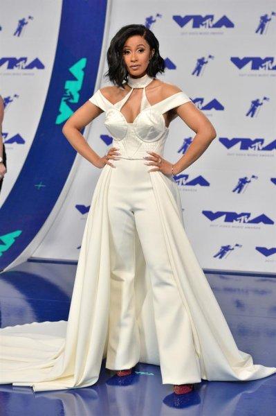 MTV Video Müzik Ödülleri dekolte yarışı