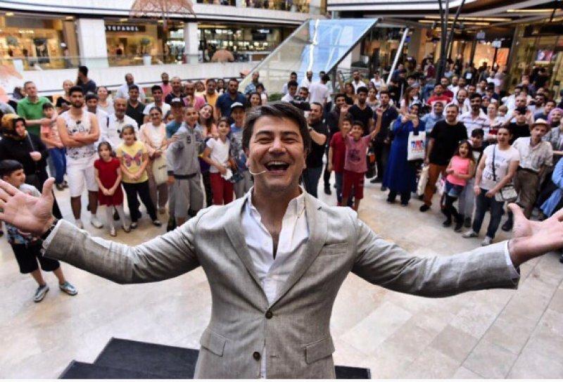 Ünlü sunucu ve oyuncu Vatan Şaşmaz