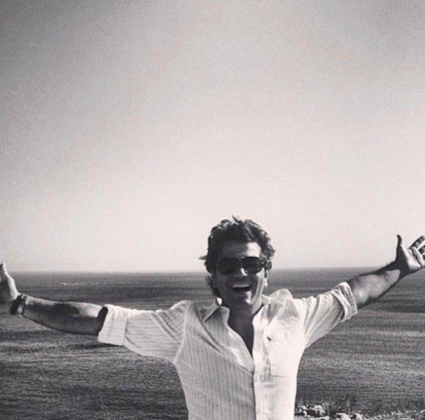 Ünlülerden Vatan Şaşmaz paylaşımı 