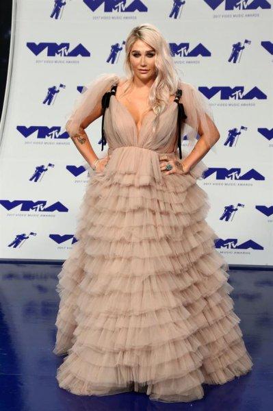 MTV Video Müzik Ödülleri dekolte yarışı