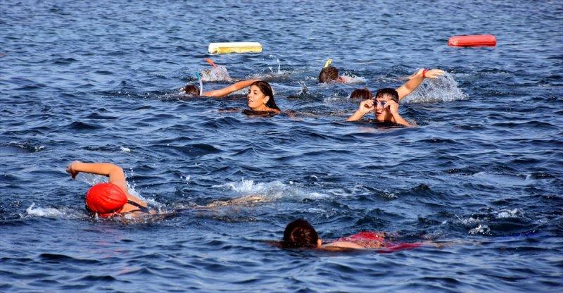 Bodrum'dan Çelebi Adası'na kadar yüzdüler