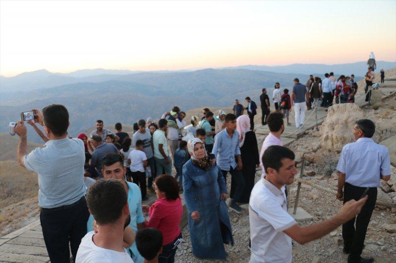 Nemrut Dağı bu bayram 20 bin ziyaretçiyi ağırladı