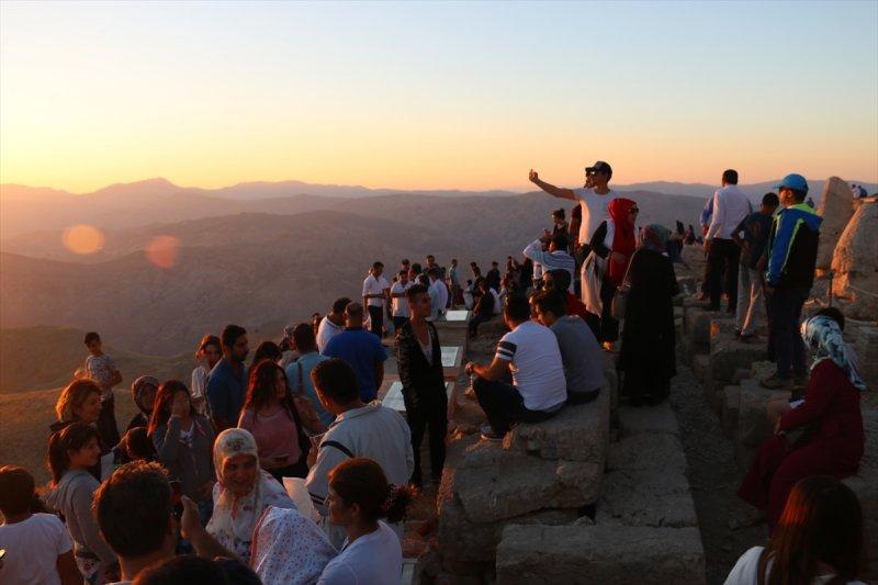Nemrut Dağı bu bayram 20 bin ziyaretçiyi ağırladı