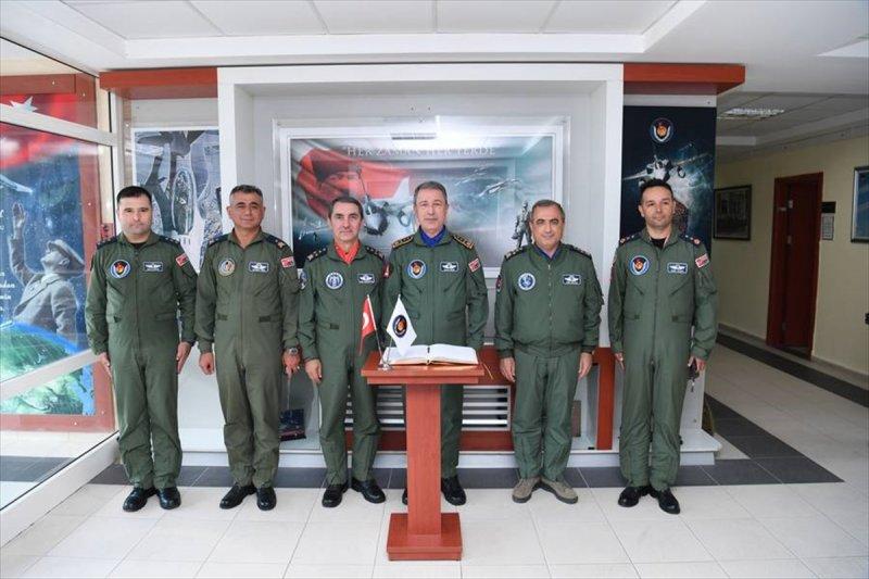 Hulusi Akar F-16 ile uçtu 