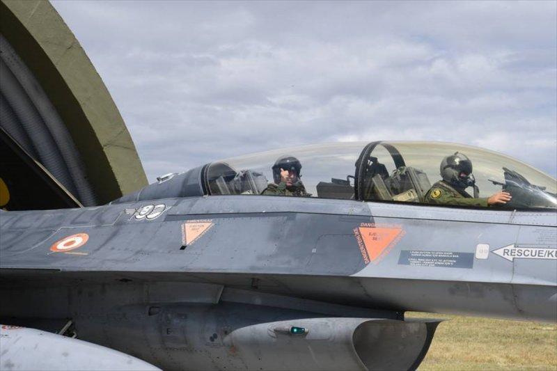 Hulusi Akar F-16 ile uçtu 