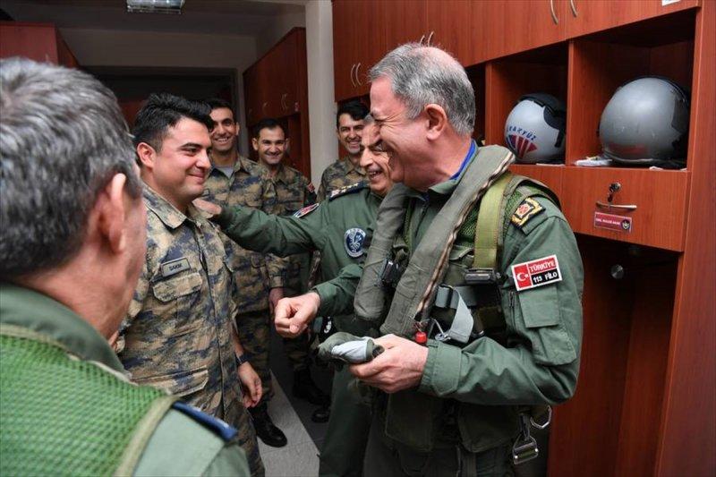 Hulusi Akar F-16 ile uçtu 