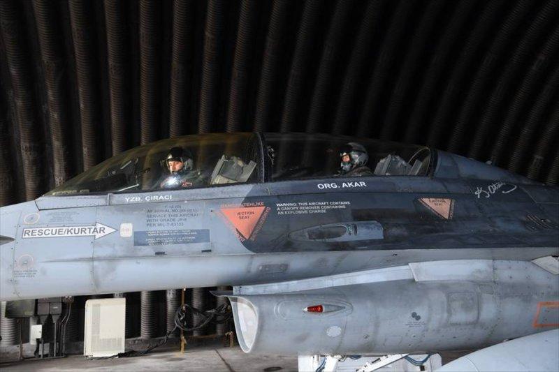 Hulusi Akar F-16 ile uçtu 