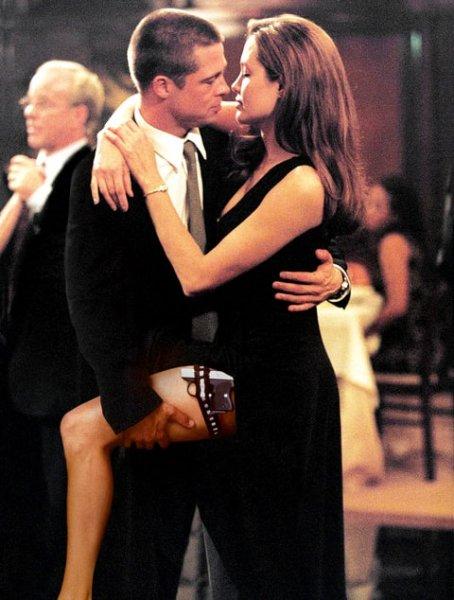 Brad Pitt eski eşinden özür diledi 