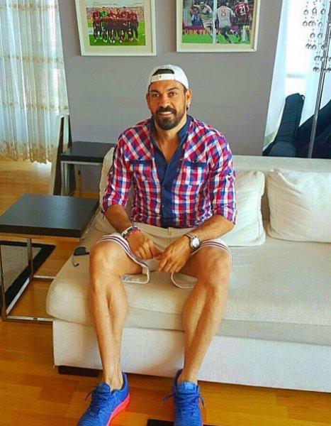 Eski futbolcu Servet Çetin evlendi