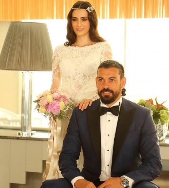 Eski futbolcu Servet Çetin evlendi