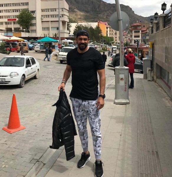 Eski futbolcu Servet Çetin evlendi