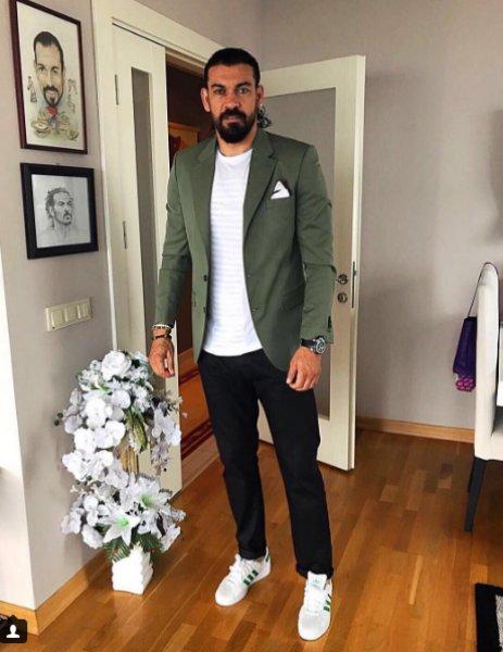 Eski futbolcu Servet Çetin evlendi