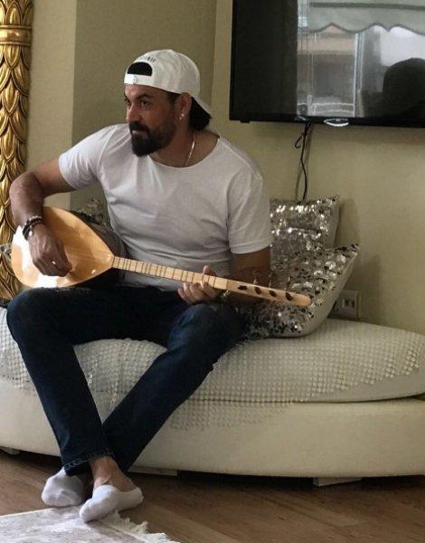 Eski futbolcu Servet Çetin evlendi