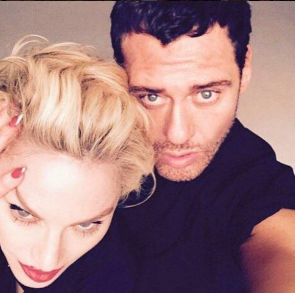 Mert Alaş'ın partisine ünlü akını