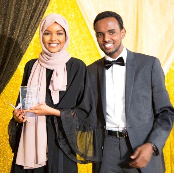 Dünyanın ilk tesettürlü modeli Halima Aden oldu 