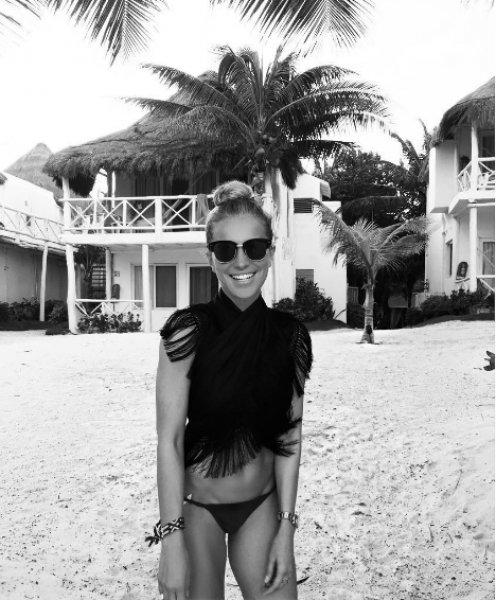 Burcu Esmersoy'dan cesur fotoğraf 