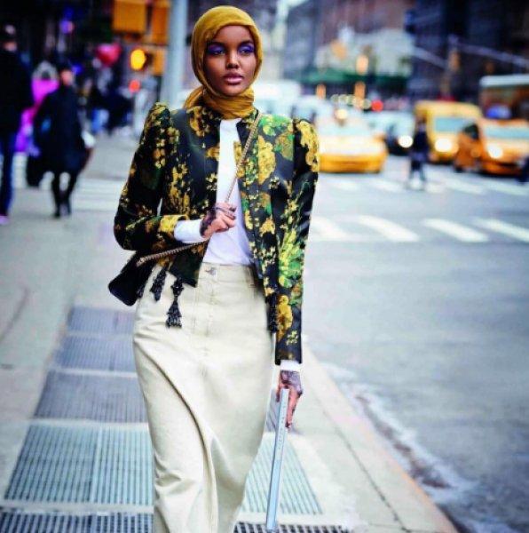 Dünyanın ilk tesettürlü modeli Halima Aden oldu 