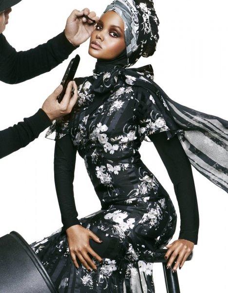 Dünyanın ilk tesettürlü modeli Halima Aden oldu 