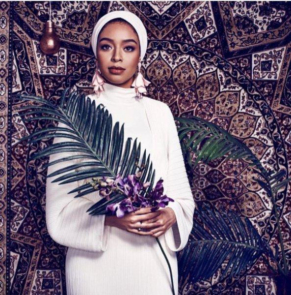 Dünyanın ilk tesettürlü modeli Halima Aden oldu 