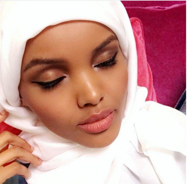 Dünyanın ilk tesettürlü modeli Halima Aden oldu 