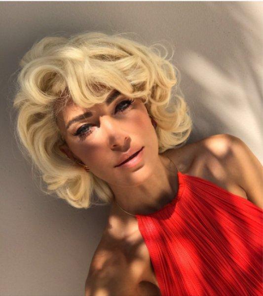 Burcu Esmersoy'dan cesur fotoğraf 