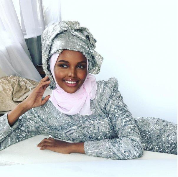Dünyanın ilk tesettürlü modeli Halima Aden oldu 