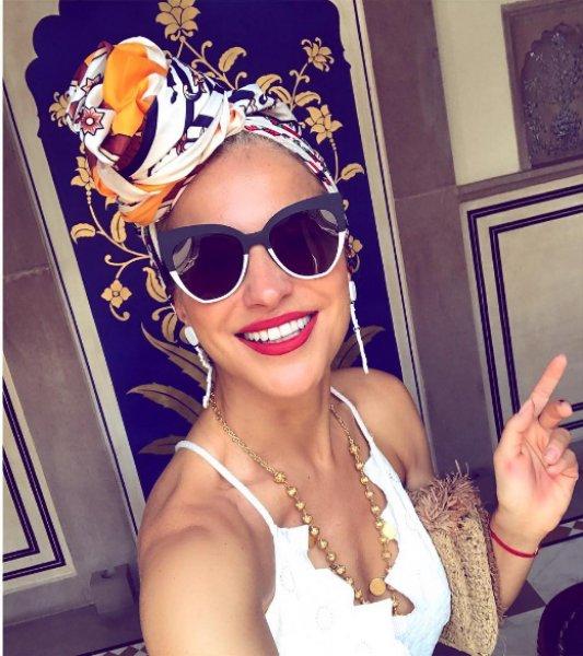 Burcu Esmersoy'dan cesur fotoğraf 